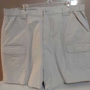 Men's sz 42 cargo shorts